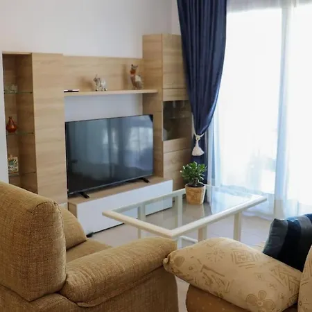 Oasis In With Parking 5min From The